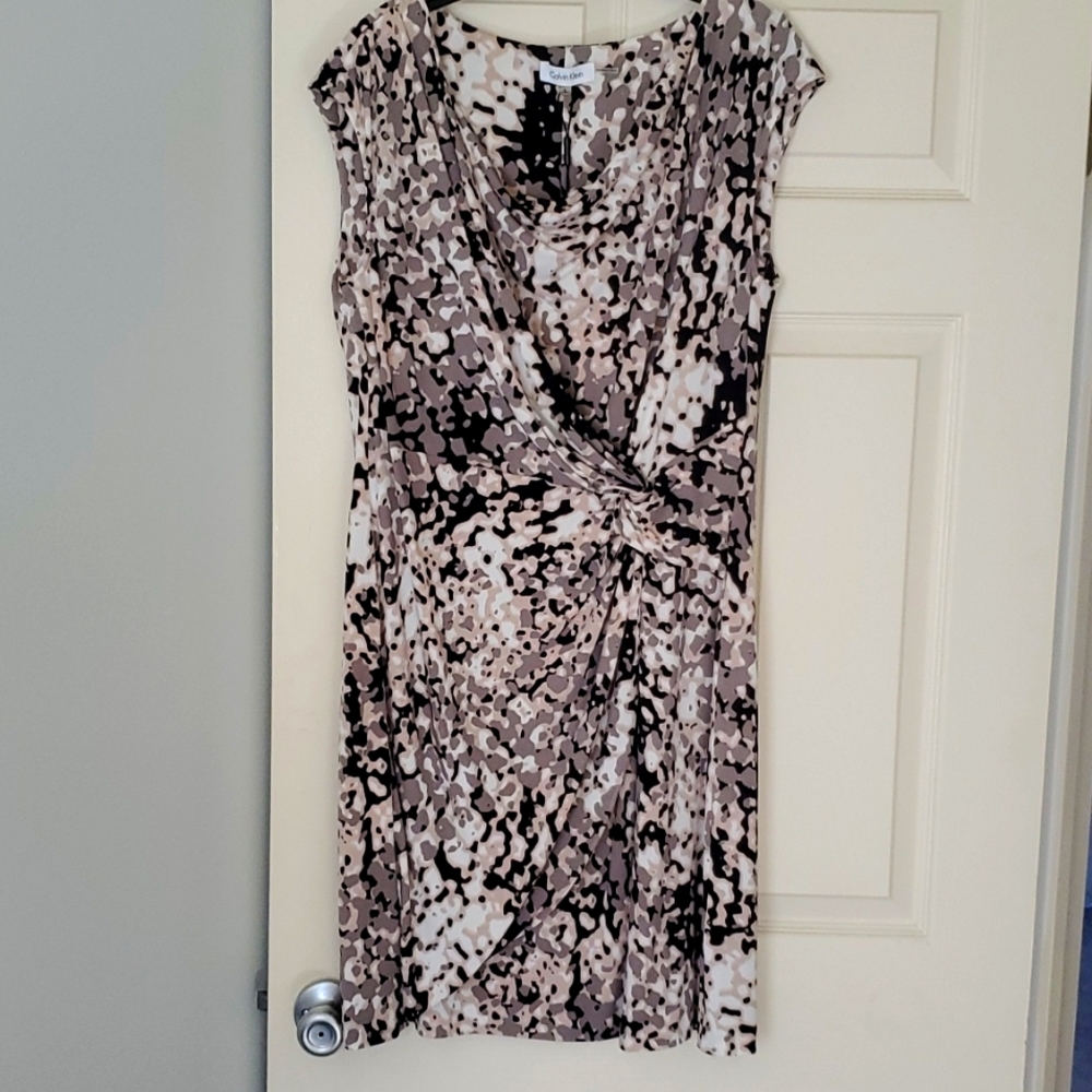 LAST CALL MUST GO Calvin Klein BNWT Size L